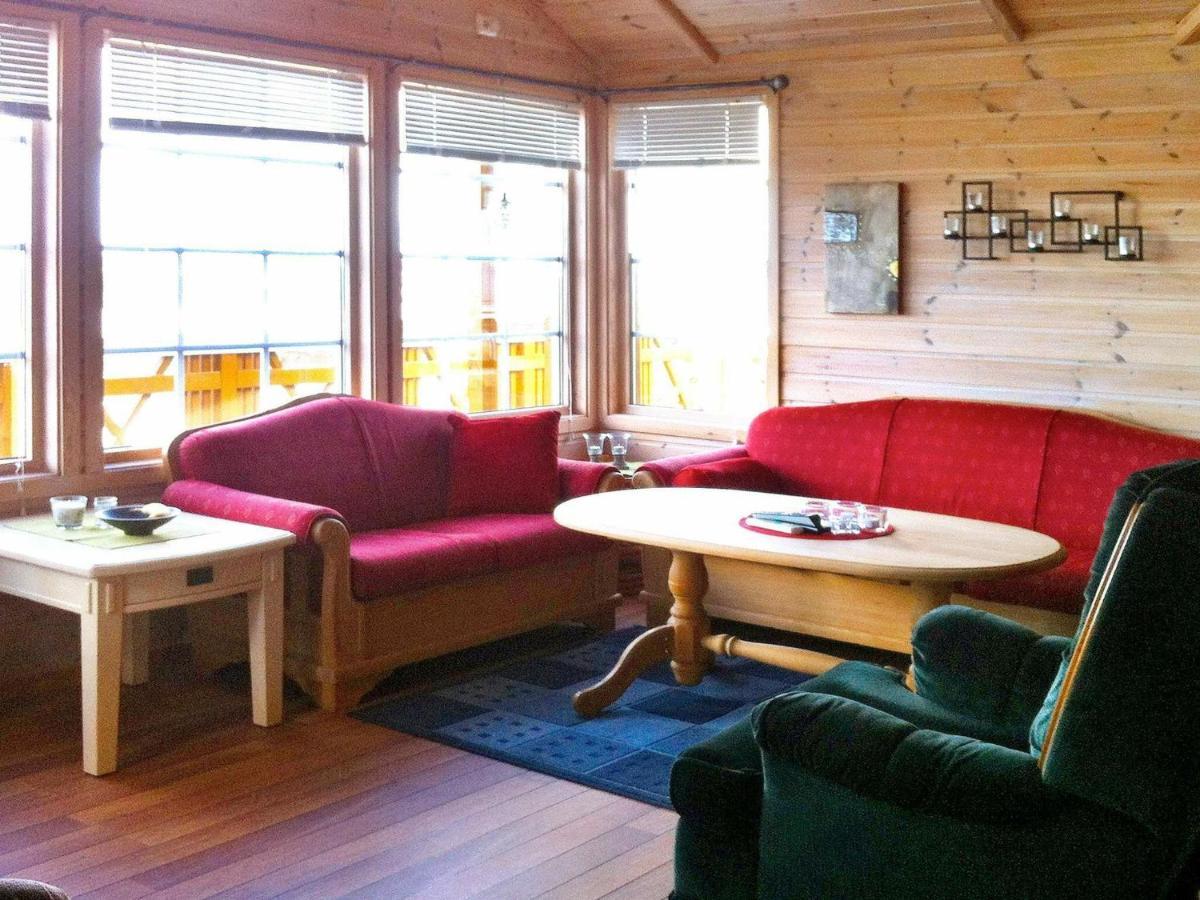 Three-Bedroom Holiday Home In Dyrvik Tuvnes Room photo